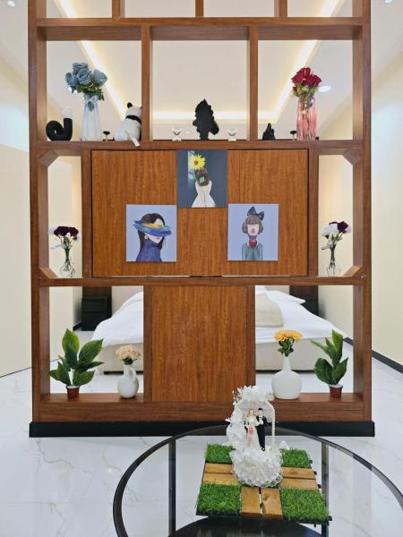 A la foto es mostra l'objecte Quiet studio with a screen on the bed situat a la ciutat de Riad.