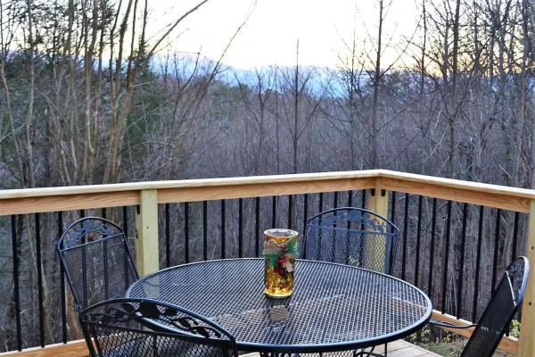 Cozy Cabin 3br Retreat W Spacious Outdoors - Gatlinburg, TN