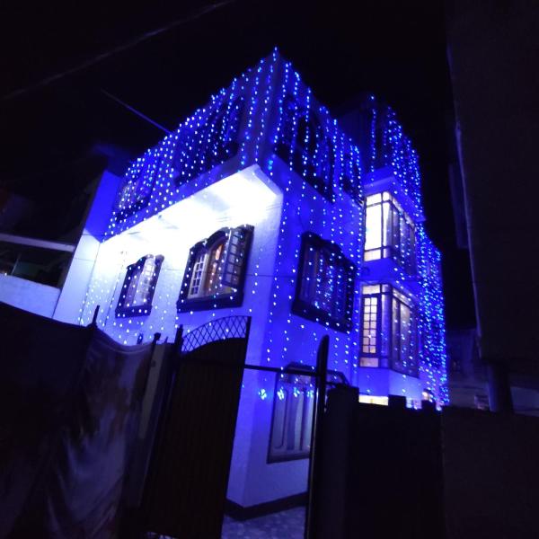 A la foto es mostra l'objecte Hotel First Kashmir situat a la ciutat de Srinagar.