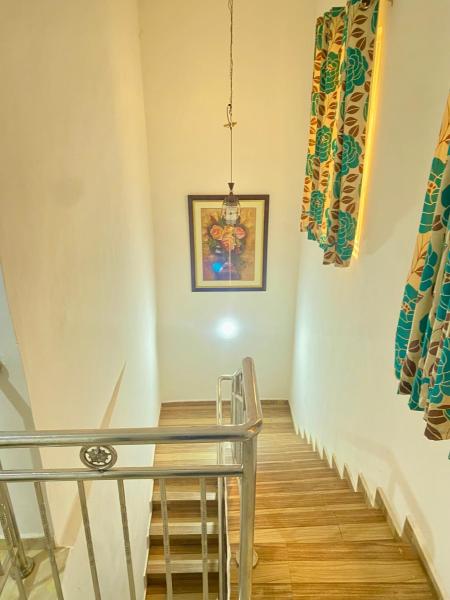 A la foto es mostra l'objecte Coral Place situat a la ciutat de Aro.