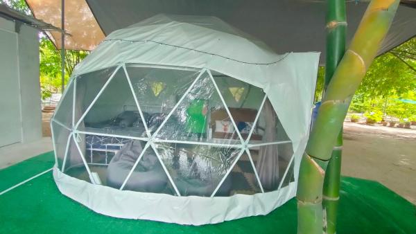 A la foto es mostra l'objecte สวนบ้านเราแคมป์ Our Garden Camp situat a la ciutat de Ban Bung.