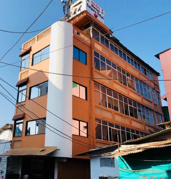 Nella foto è visibile l'oggetto Satpura Safari Lodge situato nella città di Tāmia.