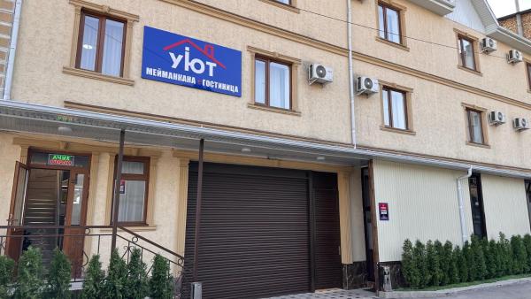 La photo montre l'objet УЮТ отель и хостел situé dans la ville de Tortkulʼ.