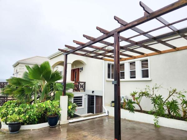 På bilden syns objektet VillaVenteuse,FtJeudy,OceanView,2BR,2BTH,5Guests som ligger i staden Becke Moui.