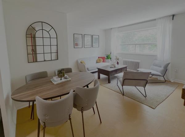 Na fotografii je vidět objekt Cozy Upper Beaches Apartment nacházející se ve městě Toronto.