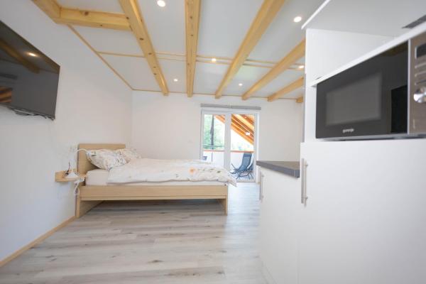 Op de foto is het object Apartma Pr' Bavnč te zien, gelegen in de stad Lesce.
