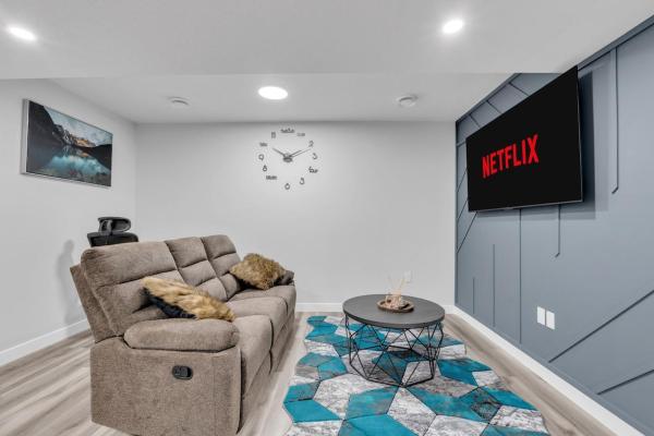 写真にはカルガリー市にあるTheCozyNestが写っています。