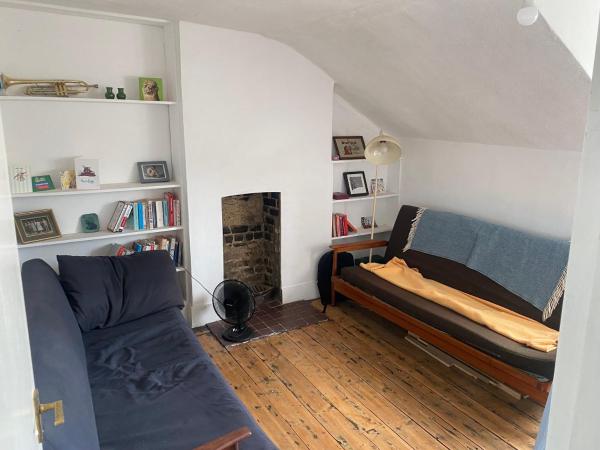 Whole flat Stoke Newington, London