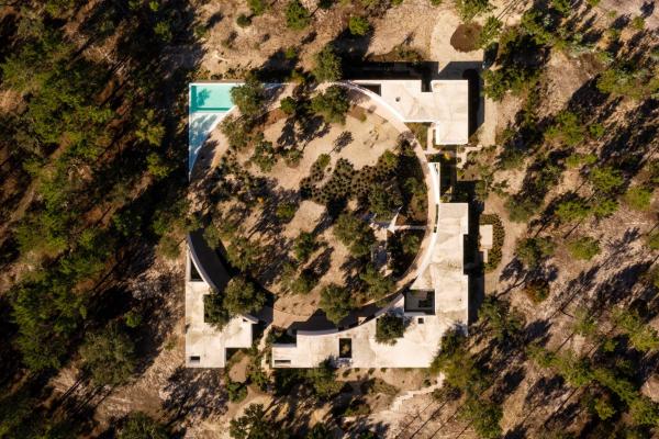 A la foto es mostra l'objecte Deluxe Comporta Mundo situat a la ciutat de Carvalhal.