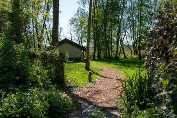 Na zdjęciu widoczny jest obiekt Camping de Heemtuin położony w mieście Noordbroek.