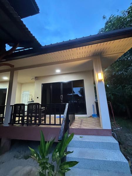 A la foto es mostra l'objecte Jintana House situat a la ciutat de Amphoe Koh Samui.