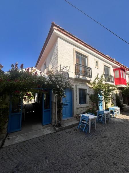 På billedet ses objektet Paris Alaçatı Butik Otel beliggende i byen Çeşme.