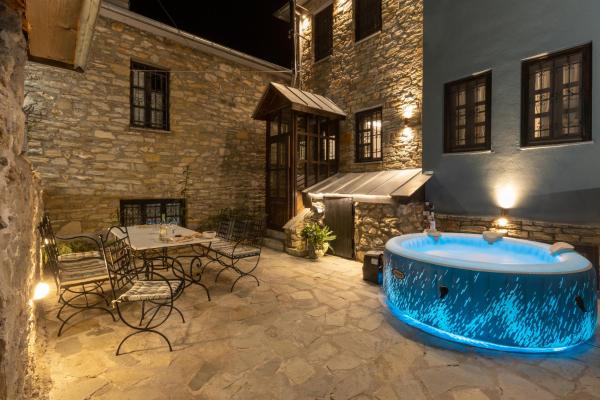 Op de foto is het object Dandy Villas Nymfaio - Snow Queen - Sauna - Fireplace - Up to 6 adults 2kids te zien, gelegen in de stad Varikón.