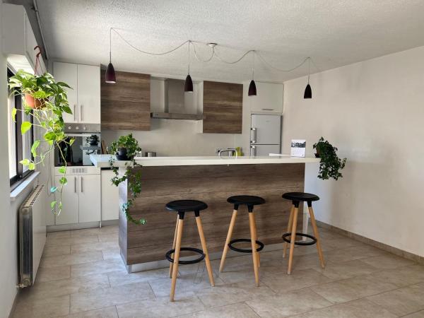 På billedet ses objektet Newly refurbished 2-bedroom flat in a compound beliggende i byen Amman.