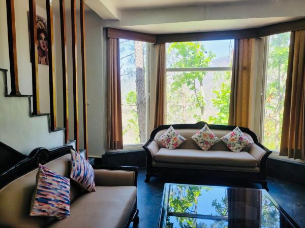 På billedet ses objektet Whispering Pine Villa beliggende i byen Lansdowne.