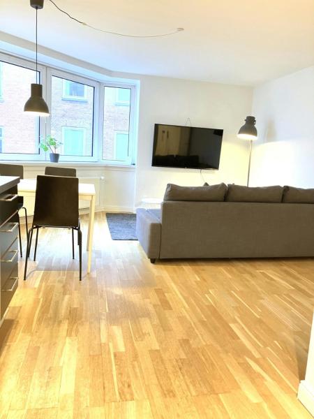 På bildet vises objektet Central and Spacious Apartment for 6 in Vestbyen som ligger i byen Ålborg.