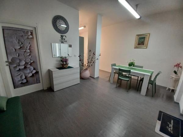 写真にはアルゲーロ市にあるCasa Francyが写っています。
