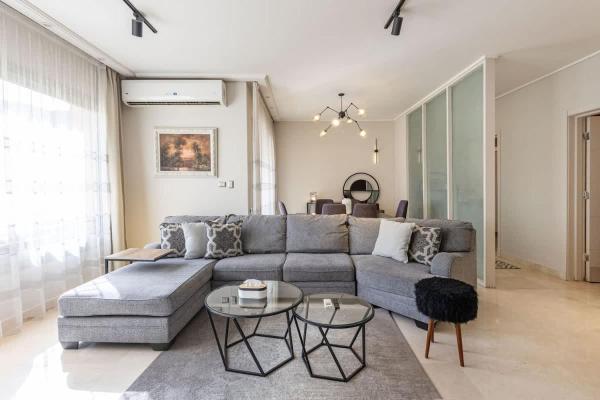 A la foto es mostra l'objecte Stunning Gated 2 BR-Mins To AUC situat a la ciutat de El Caire.