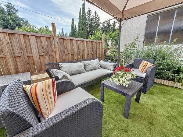 På billedet ses objektet Maison avec jardin privatif à 3KM des plages beliggende i byen Fréjus.