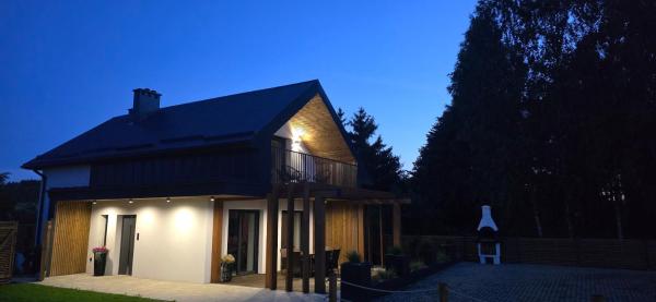 Na zdjęciu widoczny jest obiekt Forest Loft Kaszuby położony w mieście Przytarnia.