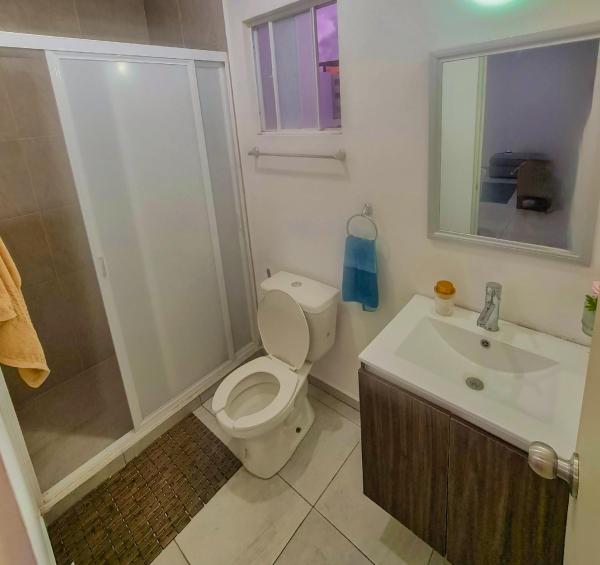 写真にはLa Cañada市にあるTu espacio cómodo en Villas del Refugioが写っています。