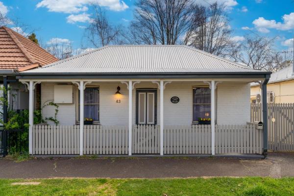 A la foto es mostra l'objecte Elm Tree Cottage - Cosy Home Close to Cook Park situat a la ciutat de Orange.