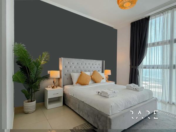 Na foto é possível ver o objeto Rare Holiday Homes - Near Madame Tussauds - DEC Tower 1 - Dubai Marina - R2008 localizado na cidade de Dubai.