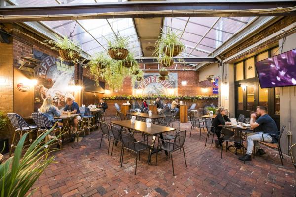Fotografie 3: Nightcap at Belgian Beer Cafe