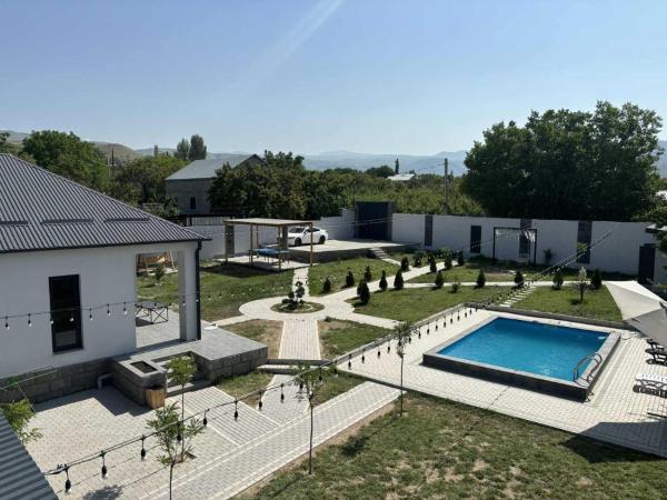 A la foto es mostra l'objecte ARThouse Garni situat a la ciutat de Garni.