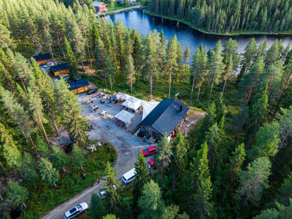 На фото показан объект White mountain Lodge, расположенный в городе Storsävarträsk.