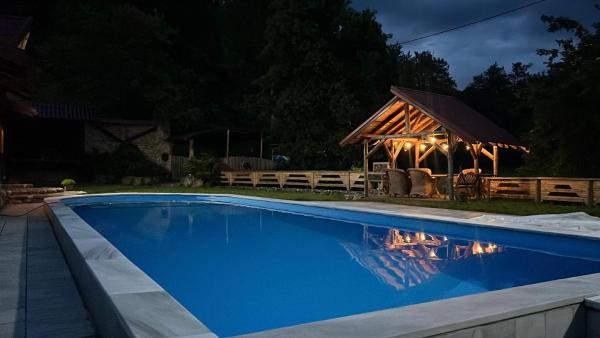 Na fotografii je vidět objekt Dragon's Lodge nacházející se ve městě Visoko.