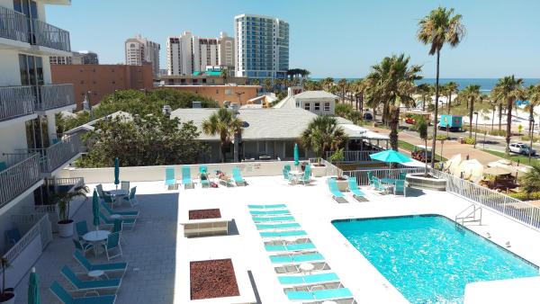 Na fotografii je vidět objekt The Beachview Inn Clearwater Beach nacházející se ve městě Clearwater Beach.