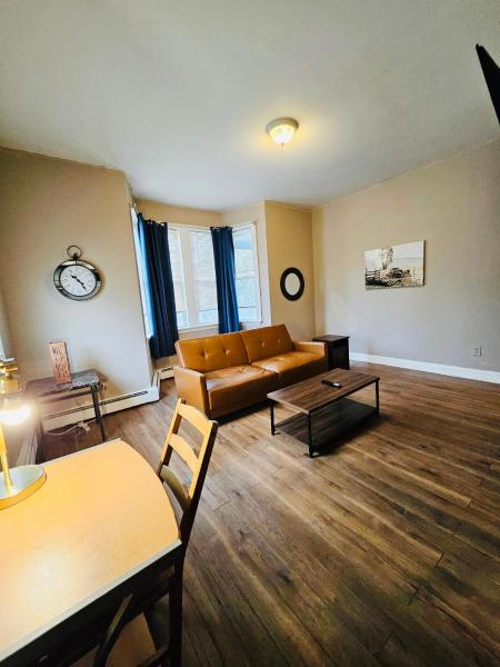 A la foto es mostra l'objecte Spacious apartment near Whole Foods, Brown University, Miriam Hospital 21F situat a la ciutat de Providence.