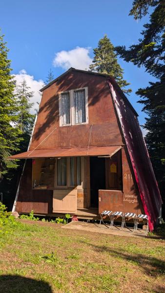 House In Forest - Georgien