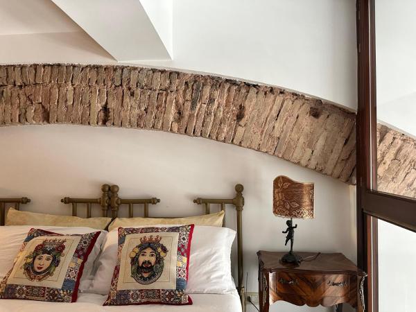 A la foto es mostra l'objecte Backy Home situat a la ciutat de Catània.