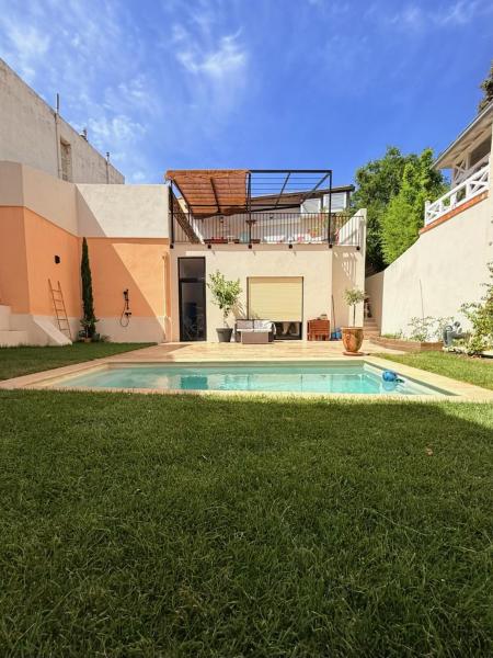 A la foto es mostra l'objecte La corniche familiale - magnifique maison avec jardin et piscine à deux pas de la plage situat a la ciutat de Marsella.