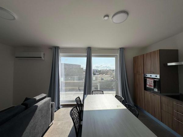 Nella foto è visibile l'oggetto Penthouse Bliss Bright Stylish - by HostMT situato nella città di Taʼ Penza.