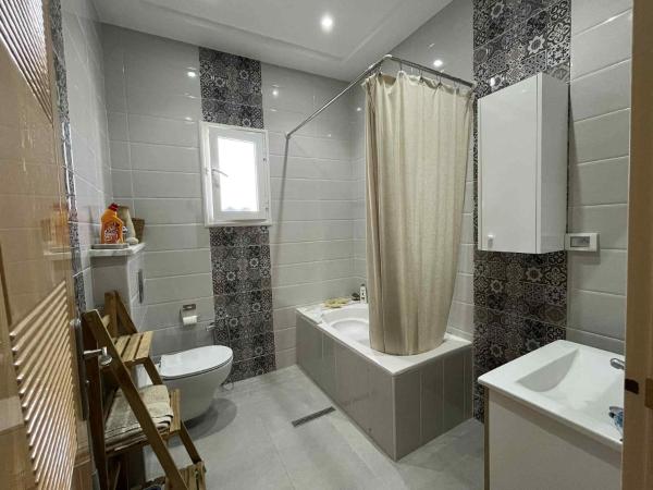 A la foto es mostra l'objecte Cozy apartment by the cost situat a la ciutat de Chott Meriem.