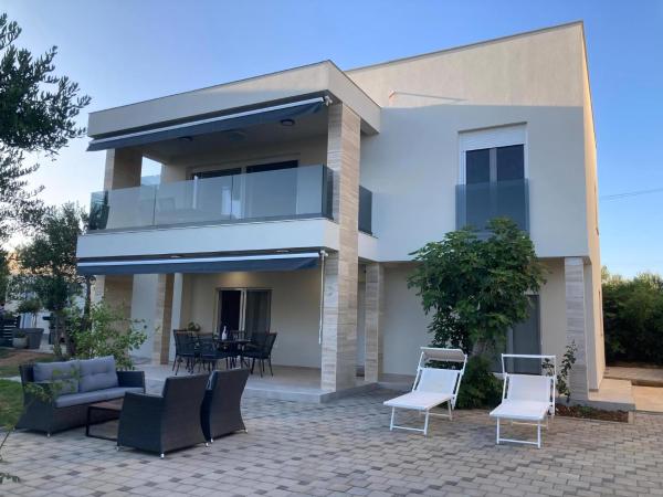 A la foto es mostra l'objecte Family Holiday Home situat a la ciutat de Turanj.