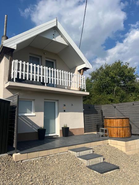 Nella foto è visibile l'oggetto Villa Zöldvölgy - Lassulj le és töltődj fel nálunk situato nella città di Hatvan.