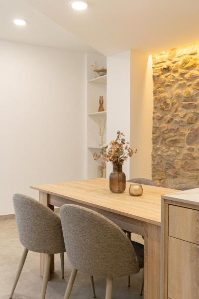 The photo shows the Aromes d'Espadà located in the city of Eslida.