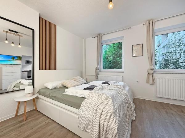Cozy and centrally located in List Hannover 2 beds and kitchen, Ганновер