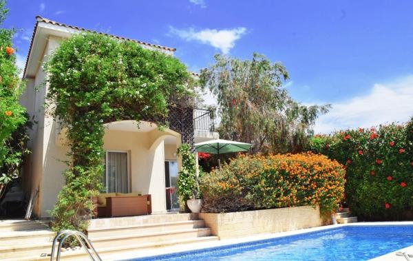 Villa Talassa with optional HEATED POOL, JACUZZI and 4x4 CAR, Peja