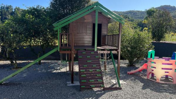 A la foto es mostra l'objecte Casa recém reformada, 3 quartos e com playground situat a la ciutat de Pomerode.