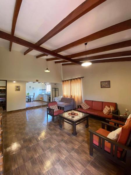 The photo shows the Casa Magda located in the city of Samaipata.