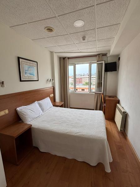 На фото показан объект Hotel Besaya, расположенный в городе Torres.