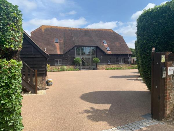 En la foto se muestra el objeto Hewarts Barn, Brand New Property, 1 Mile From The Beach, 15 Minutes From All Goodwood Events ubicado en la ciudad de Bognor Regis.