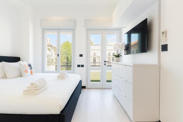 Brand New 1BR Rothschild Apt with Balcony, Tel Aviv