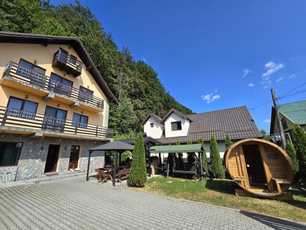 A la foto es mostra l'objecte The Vardo: Elegant Villa in Predelut situat a la ciutat de Bran.