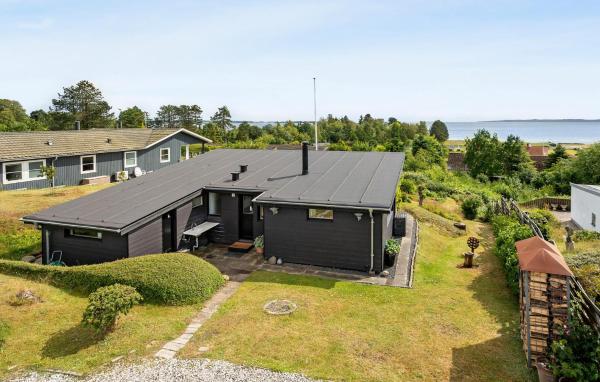 A la foto es mostra l'objecte Nice Home In Ebeltoft With Wifi situat a la ciutat de Ebeltoft.